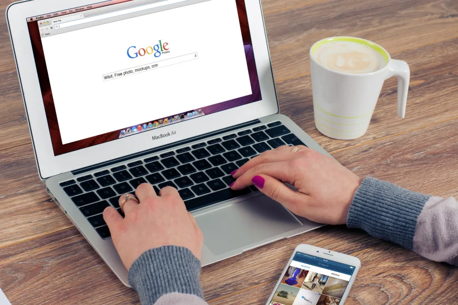 Using Goggle Cache as a tool